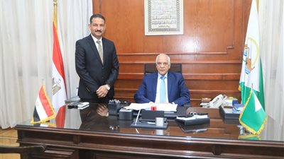 المحافظ يهنئ أوائل الثانوية العامة من أبناء الجيزة
