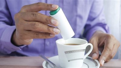 طبيبة: المحليات الصناعية لها تأثيرات غير متوقعة على صحة الأمعاء