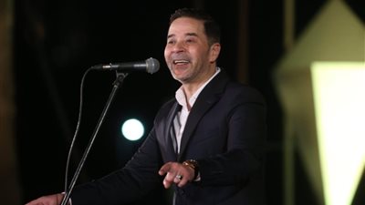 بدء توافد الجمهور على حفل مدحت صالح بمهرجان العلمين