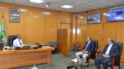 محافظ الإسماعيلية يستقبل رئيس هيئة الاستثمار والمناطق الحرة