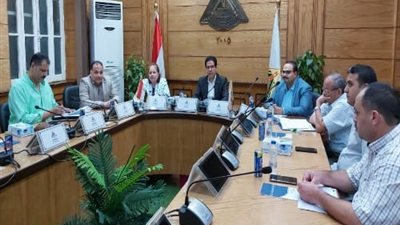 الجيزاوي يناقش الخطة الاستثمارية وأعمال الصيانة بجامعة بنها