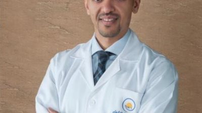 الدكتور عبدالعزيز الراشد: كريم الوقاية من الشمس ضروري للجميع