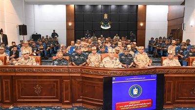 رئيس الأركان يشهد تنفيذ مشروع مراكز القيادة التعبوى الذى ينفذه الأسطول الشمالى للقوات البحرية