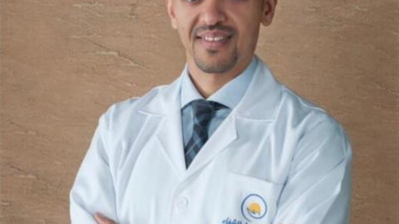 الدكتور عبدالعزيز