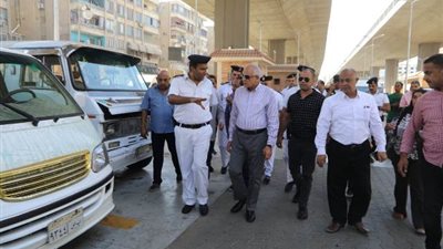 محافظ الجيزة يتفقد انتظام العمل داخل مواقف السرفيس الجديد