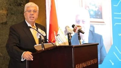 عاشور: تدشين مبادرة إطلاق البحث العلمي المصري نحو العالمية