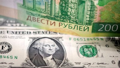 ارتفاع الدولار واليورو واليوان مقابل الروبل في بورصة موسكو