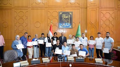 محافظ الإسماعيلية يُكرم الحاصلين على ميداليات وبطولات عالمية
