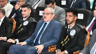 رئيس جامعة القناة يشهد حفل ختام الأنشطة الطلابية..صور