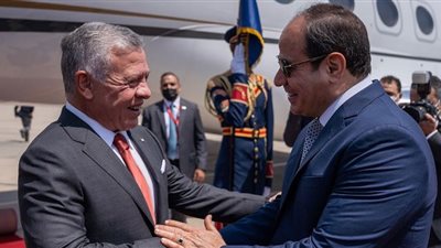 السيسي يستقبل ملك الأردن بمطار العلمين الدولي