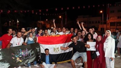 فوز جامعة عين شمس بالجائزة الكبرى لافضل عرض مسرحى بتونس