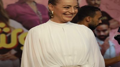 لوك جديد لهبة عبد الغني في العرض الخاص لفيلم 