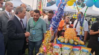 لأول مرة..بازار لأنواع المانجو الإسماعيلاوي.صور