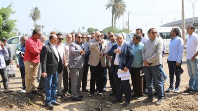 محافظ بني سويف يتفقد سير الأعمال بمشروع مجمع مواقف السيارات