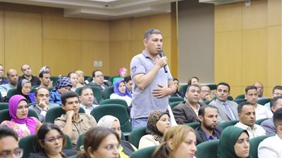 محافظ بني سويف يلتقي شباب مبادرتي تأهيل وتمكين والمجلس الاستشاري