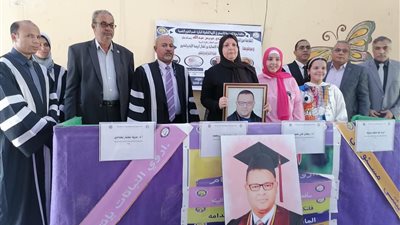 جامعة بني سويف تمنح باحث متوفي الماجستير تكريما له