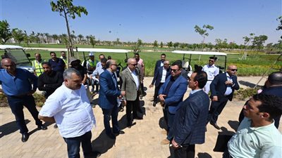 وزير الإسكان يتفقد المراحل الأخيرةلمشروع الحدائق المركزية كابيتال بارك