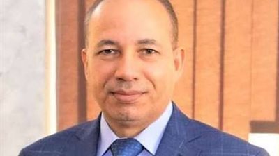 رئيس جامعه المنصورة يطمئن على المصابين بوفد الجامعه بسوهاج