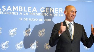 لاعبو إسبانيا يهاجمون روبياليس بعد فضيحة كأس العالم للسيدات