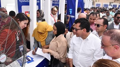 صبحي وشريف يفتتحان ملتقي للتوظيف بأبو قير بالاسكندرية