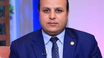 لماذا تلجأ المرأة إلى حلق شعرها ؟ خبير نفسي يجيب
