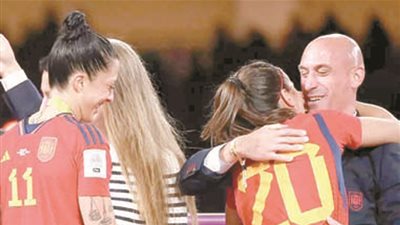 إيقاف رئيس الاتحاد الإسباني بسبب 