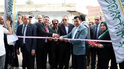 وزيرالشباب ومحافظ الشرقية يفتتحان فرع بنك بمدينة بلبيس