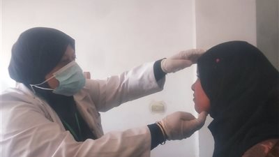 توقيع الكشف الطبى على 1853 مريضا بقرية الحاجر ببنى سويف