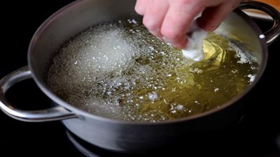 اسباب ظهور رغوة فى زيت القلى احذرها