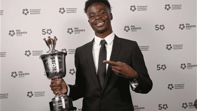 ساكا يتفوق علي هالاند ويحصد جائزة أفضل لاعب شاب لهذا العام