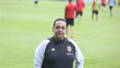 طبيب الأهلي الجديد يكشف استراتيجية مواجهة إصابات اللاعبين