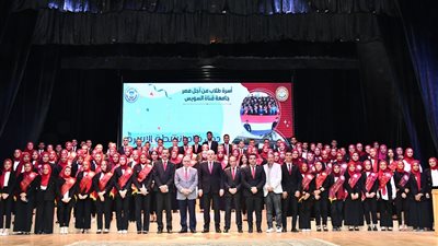 رئيس جامعة القناة يشهد إحتفال الطلاب بختام الأنشطة