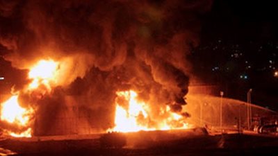 10 سيارات إطفاء للسيطرة على حريق محطة كهرباء الجيزة