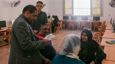 رئيس جامعة السويس يتفقد مكتب التنسيق