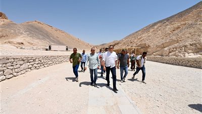 وزير السياحة يزور البر الغربي ويتفقد وادي الملوك