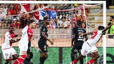 موناكو يفوز على ضيفه لانس 3 / صفر ويتصدر الدوري الفرنسي