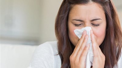 لن تتوقع مخاطره .. احذر كتم العطس