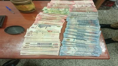 إحباط تهريب نقد أجنبى ومصرى داخل 