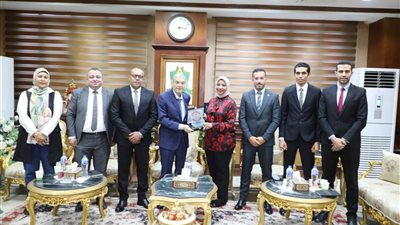 محافظ المنيا يؤكد سعى الدولة المصرية لتعزيز فرص الصناعة