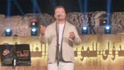 أحمد العمرى ينشد بـ ماشى فى نور الله