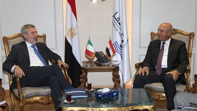 وزير النقل يبحث مع سفير إيطاليا مستجدات مشروع التذكرة الموحدة والكارت الذكي