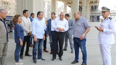 المحافظ يتابع إنشاء موقف سرفيس ناهيا وتوسعاته اسفل محور كمال عامر