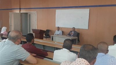 رئيس جامعة طيبة بالأقصر يبحث خطة عمل العام الجامعى الجديد
