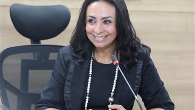 مايا مرسي تشارك في جلسة نقاشية حول تمكين المرأة