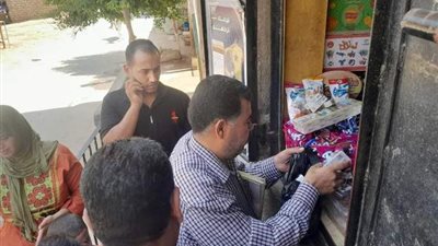 تحرير 119 محضرا تموينيا وضبط مصنع بدون ترخيص بالمنيا
