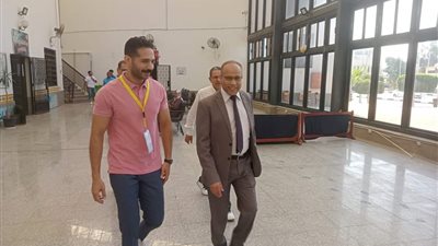 نائب رئيس جامعة القناة يتفقد مكتب تنسيق الدبلومات الفنية