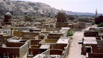 ما حقيقة هدم مقابر أثرية في منطقة القاهرة التاريخية؟.. أستاذ آثار إسلامية يجيب