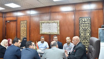 بحث سبل إعتماد مركز تدريب الكوادرالبشرية بجامعة الاقصر