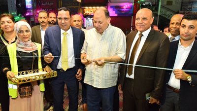 محافظ أسيوط يفتتح سلسة معارض 