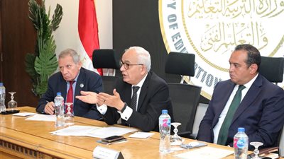 حجازي يستعرض الاستعدادات النهائية للعام الدراسي الجديد ٢٠٢٣/ ٢٠٢٤